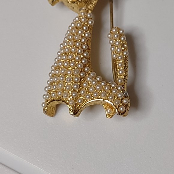 Gold Tone Faux Pearl Cat Brooch With Green Eyes - Picture 5 of 15